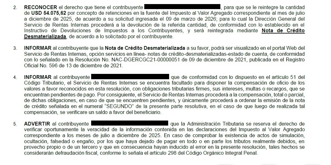 Resolución del SRI que reconoce el reintegro de USD 54.075,62 por retenciones de IVA de julio a diciembre de 2025, mediante nota de crédito desmaterializada. Los datos del contribuyente están tachados.